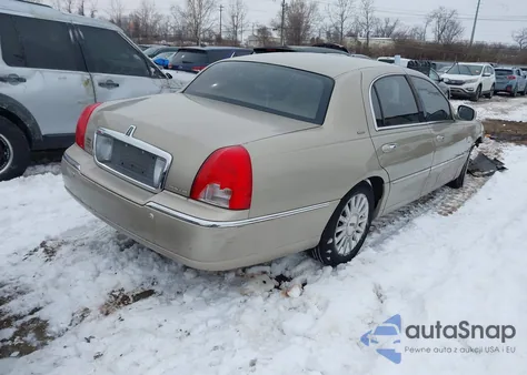2004 Lincoln Town Car Ultimate z USA, uszkodzony, nr VIN 1LNHM83W04Y687649